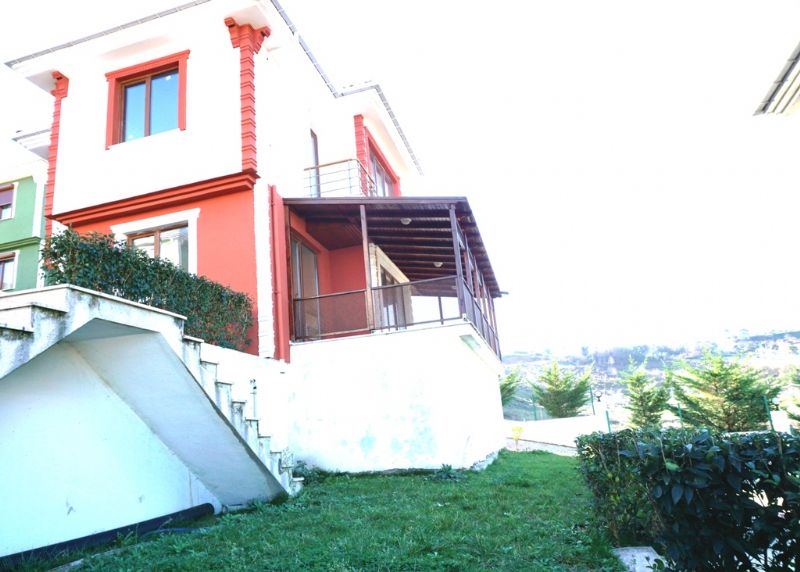 Özkan Gayrimenkul / Şile satılık villa arsa daire Şile Ahmetli Site